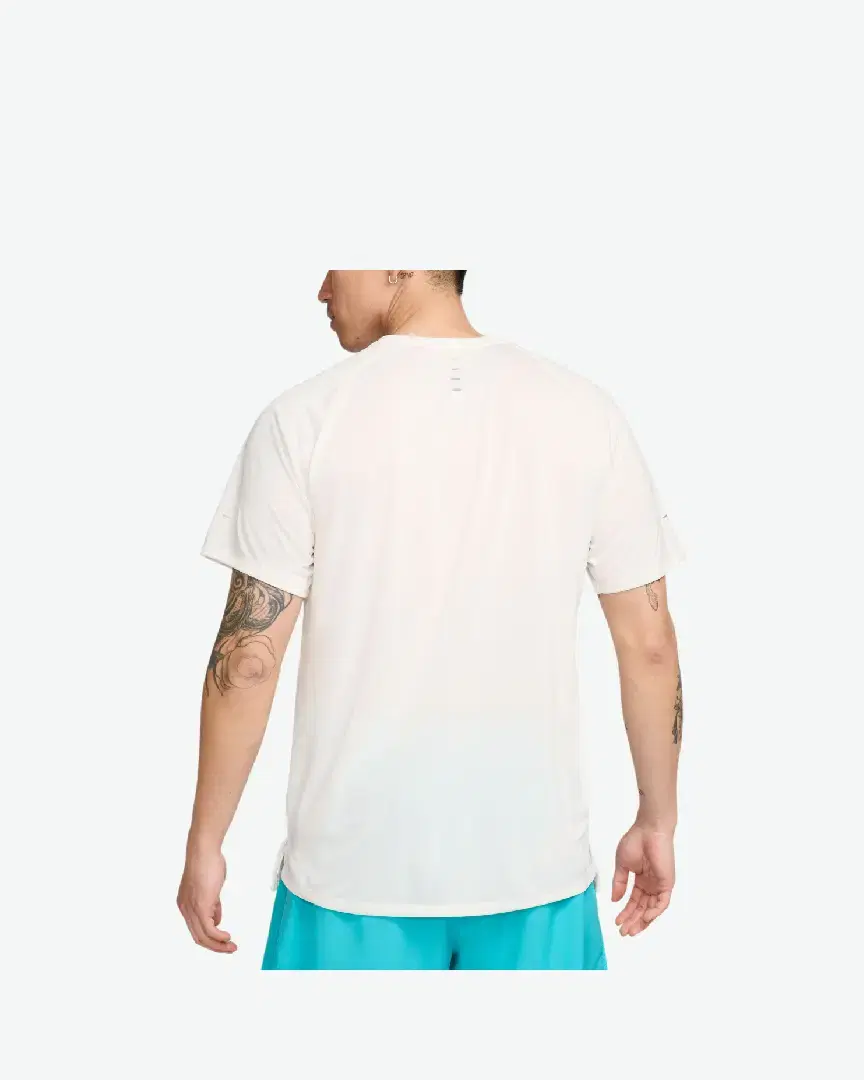 Tee-Shirt À Manches Courtes Et Motifs Réfléchissants Dri-Fit Adv Nike Stride M - HV5203-133 (1) au meilleur prix !