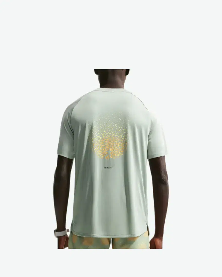 Tee-Shirt À Manches Courtes Et Motifs Réfléchissants Dri-Fit Adv Nike Stride M - IO0543-370 (1) au meilleur prix !