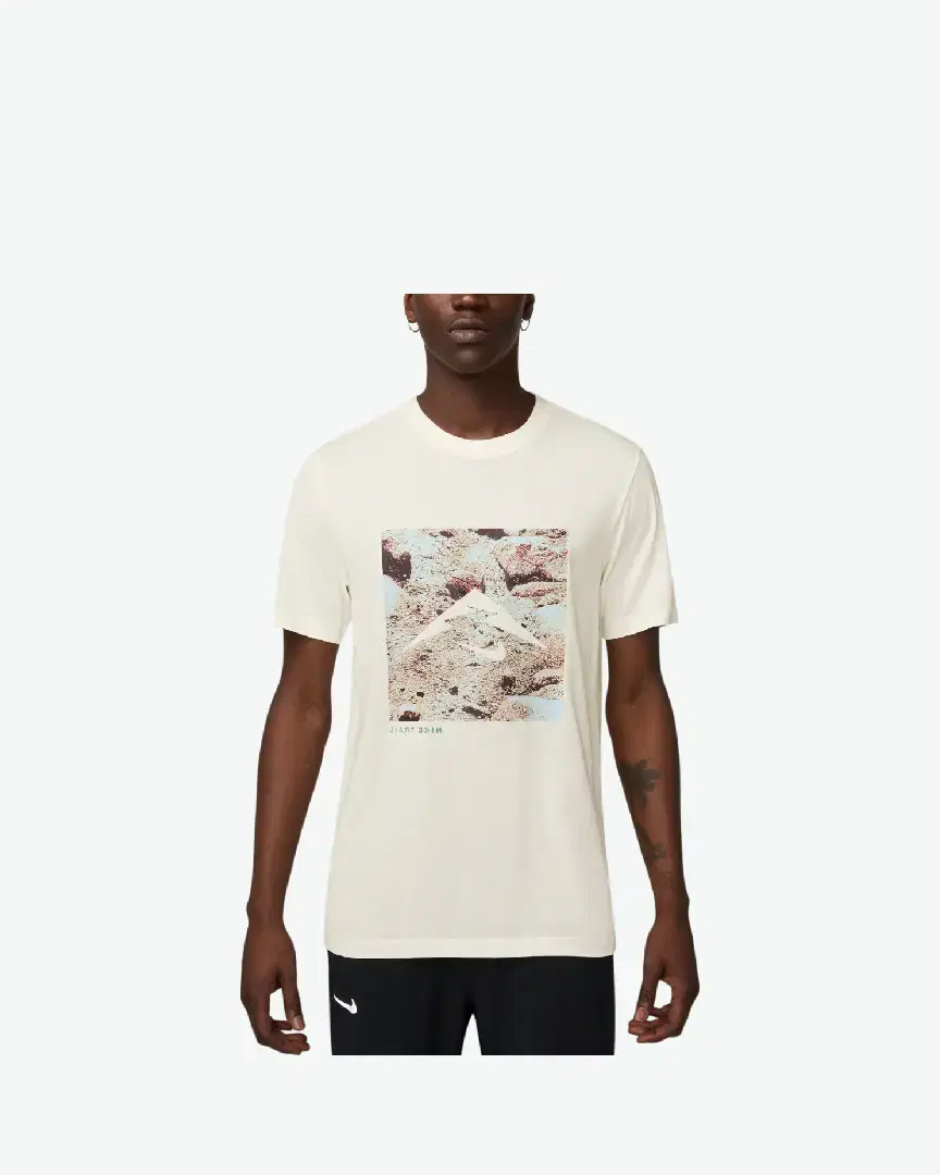 Tee-Shirt Nike Trail M - HV4148-133 (0) au meilleur prix !