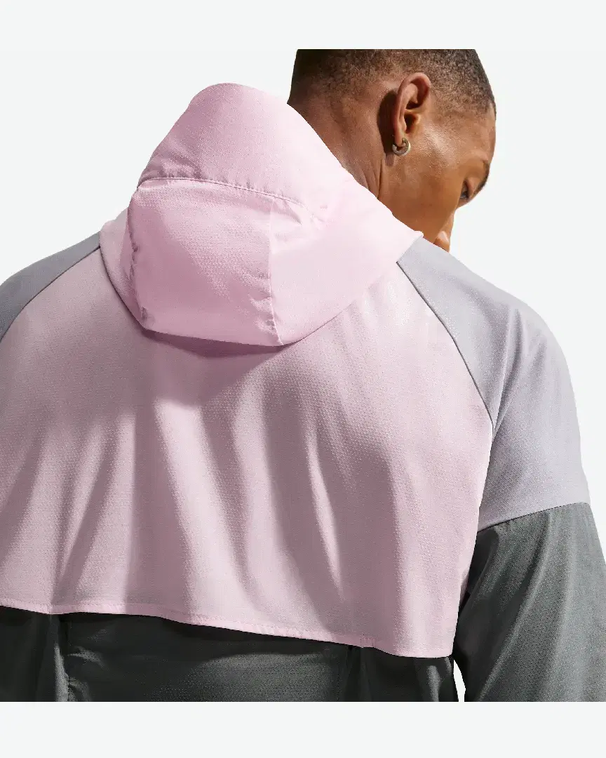 Veste À Capuche Nike Impossibly Light Windrunner M - HV6521-060 (1) au meilleur prix !