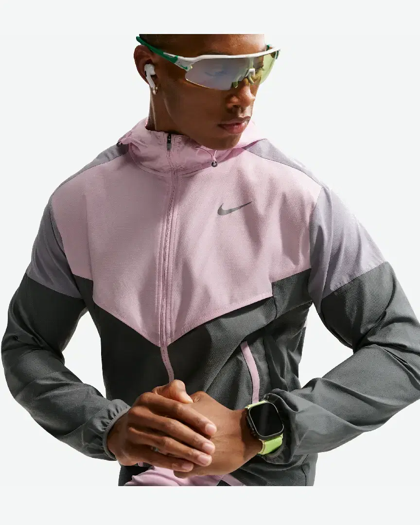Veste À Capuche Nike Impossibly Light Windrunner M - HV6521-060 (2) au meilleur prix !