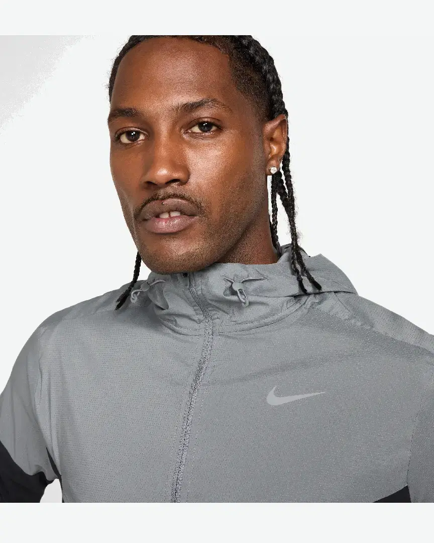 Veste À Capuche Nike Impossibly Light Windrunner M - HV6521-084 (2) au meilleur prix !