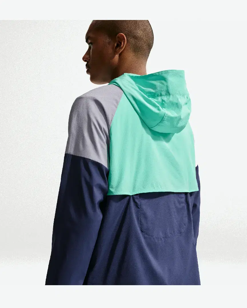 Veste À Capuche Nike Impossibly Light Windrunner M - HV6521-410 (1) au meilleur prix !