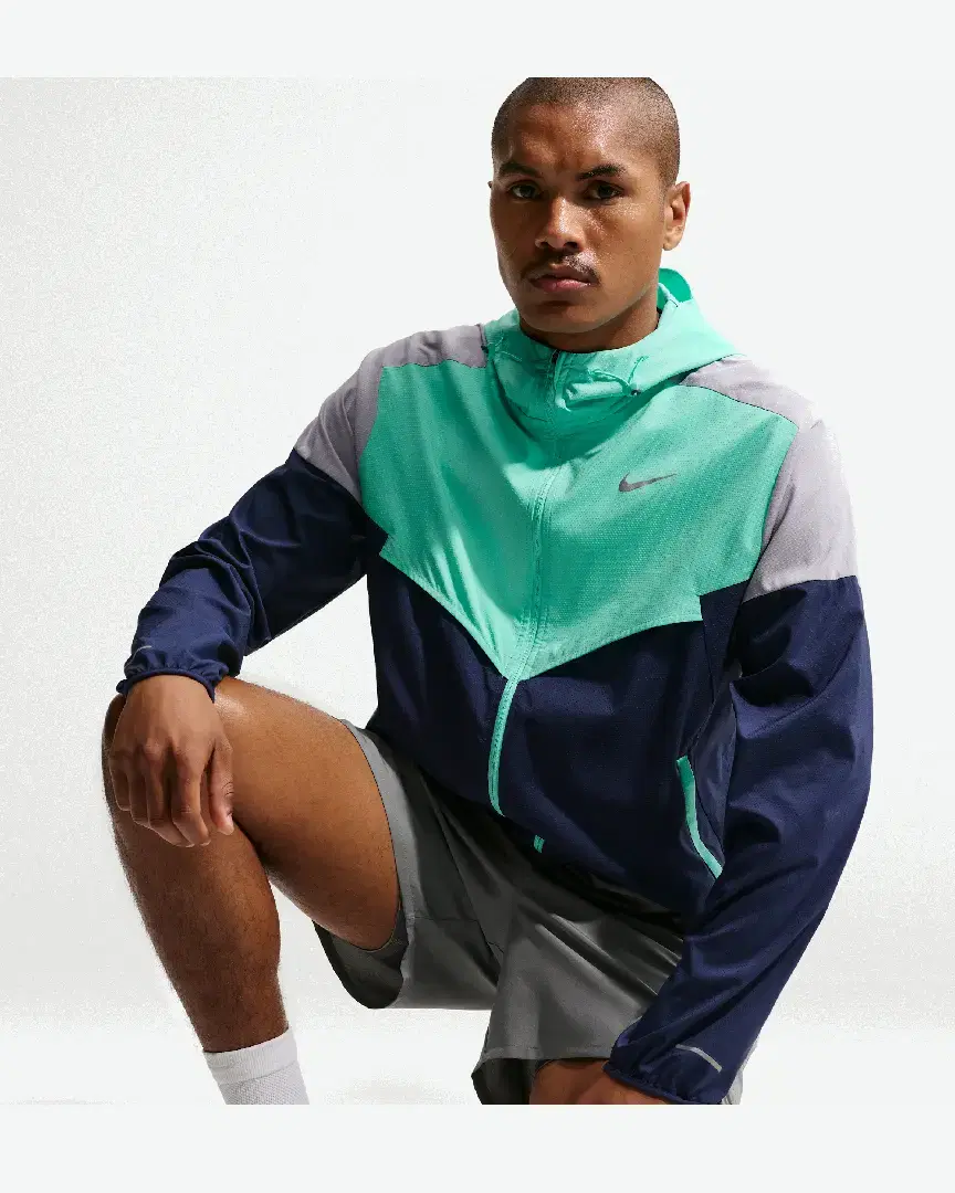 Veste À Capuche Nike Impossibly Light Windrunner M - HV6521-410 (2) au meilleur prix !