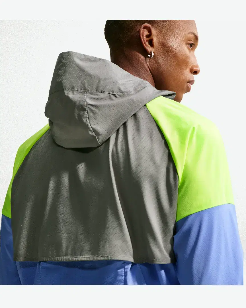 Veste À Capuche Nike Impossibly Light Windrunner M - HV6521-494 (1) au meilleur prix !