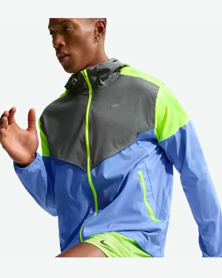 Veste À Capuche Nike Impossibly Light Windrunner M - HV6521-494 (2) au meilleur prix !